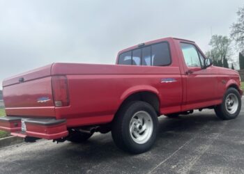 Godzilla-Powered 1993 Ford F-150 SVT Lightning