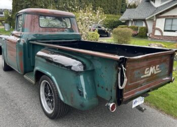 1958 GMC 9310 Stepside Pickup 3-Speed at No Reserve