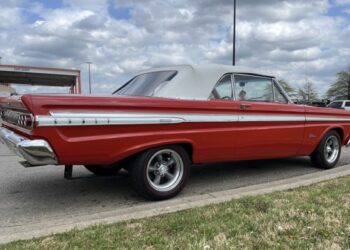302-Powered 1964 Mercury Comet Caliente Convertible