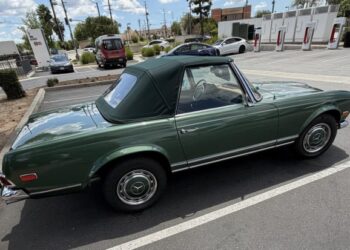 Four-Decades-Family-Owned 1968 Mercedes-Benz 280SL 4-Speed