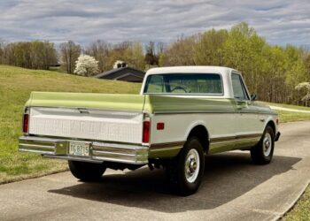 1971 Chevrolet C20 Custom Deluxe Pickup at No Reserve