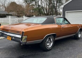 20-Years-Family-Owned 1971 Chevrolet Monte Carlo at No Reserve
