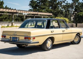 One-Family-Owned 1973 Mercedes-Benz 280SE 4.5 Sedan at No Reserve