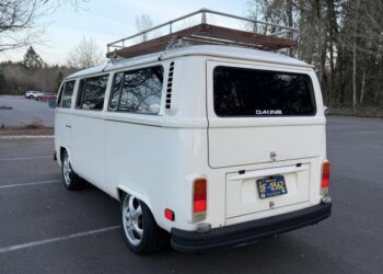 1973 Volkswagen Type 2 Bus