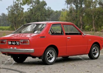 Toyota Corolla 1200 2-Door Sedan 4-Speed