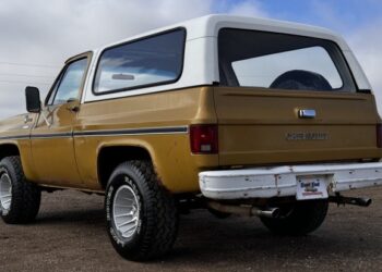 1976 Chevrolet K5 Blazer Custom Deluxe 4×4 4-Speed