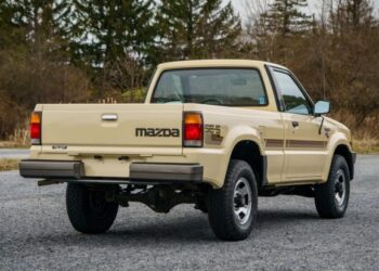 6k-Mile 1987 Mazda B2600 SE-5 4×4 5-Speed