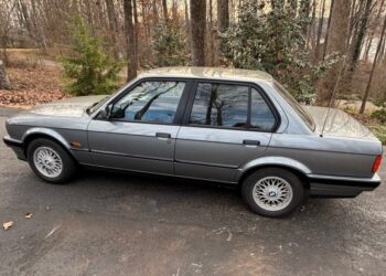 38k-Kilometer, Japanese-Market 1988 BMW 320i at No Reserve