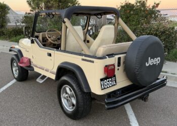 1990 Jeep Wrangler 4.2 5-Speed at No Reserve