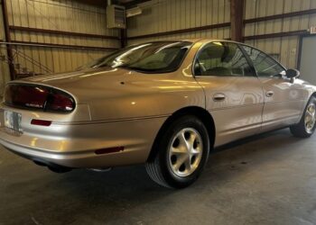 1k-Mile 1995 Oldsmobile Aurora