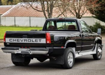 1997 Chevrolet K3500 Silverado 4×4 Dually 5-Speed at No Reserve