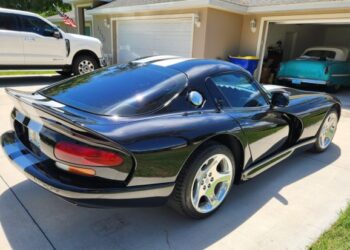 26-Years-Family-Owned 1999 Dodge Viper GTS