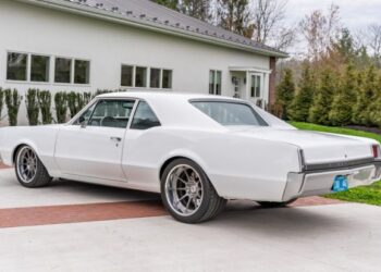 LS7-Powered 1967 Oldsmobile Cutlass Supreme 6-Speed