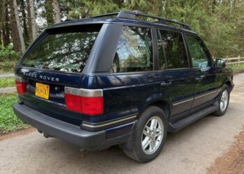 Single-Family-Owned 2001 Land Rover Range Rover 4.6 HSE at No Reserve
