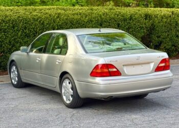 2001 Lexus LS430 at No Reserve