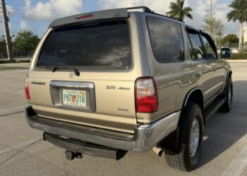 2002 Toyota 4Runner SR5 4WD at No Reserve