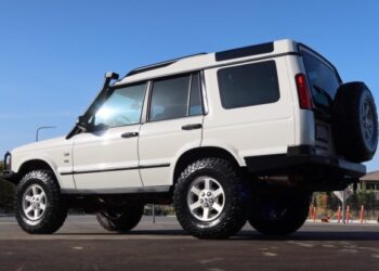 Modified 2003 Land Rover Discovery II SE at No Reserve