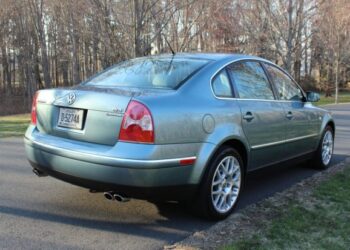 28k-Mile 2003 Volkswagen Passat W8 4Motion Sedan 6-Speed