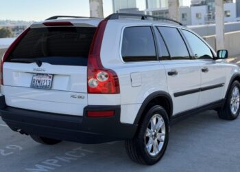2004 Volvo XC90 2.5T at No Reserve