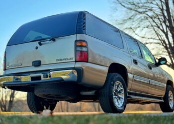 2005 Chevrolet Suburban 1500 LS 4×4 at No Reserve
