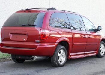 2005 Dodge Grand Caravan SXT Wheelchair Vehicle at No Reserve