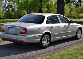 2005 Jaguar Vanden Plas at No Reserve