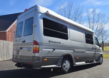 33k-Mile 2006 Dodge Sprinter Roadtrek RS Adventurous