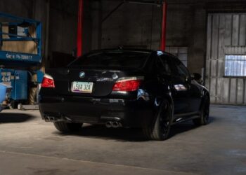 2008 BMW M5 6-Speed
