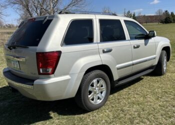 28k-Mile 2010 Jeep Grand Cherokee Limited 5.7L 4×4 at No Reserve