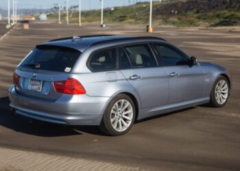 2011 BMW 328i xDrive Sports Wagon 6-Speed