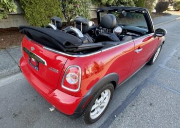 2011 Mini Cooper Convertible 6-Speed at No Reserve