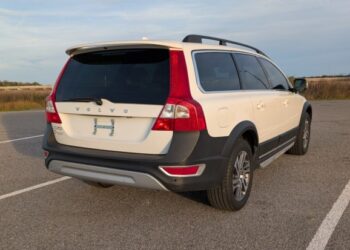 41k-Mile 2013 Volvo XC70 3.2 Platinum at No Reserve