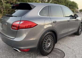 2014 Porsche Cayenne S at No Reserve