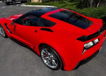 937-Mile 2015 Chevrolet Corvette Z06 Coupe 3LZ Z07 7-Speed