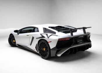 8k-Kilometer 2016 Lamborghini Aventador LP750-4 SV Coupe