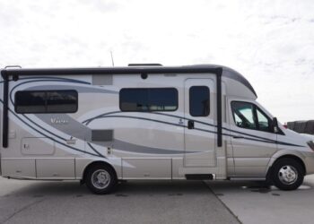 36k-Mile 2016 Winnebago View