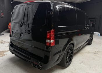2,100-Mile 2017 Mercedes‑Benz Metris Executive Limosine Conversion