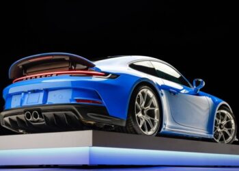 Blue Turquoise 2022 Porsche 911 GT3 Touring 6-Speed