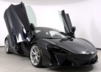 2024 McLaren Artura