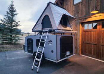 2018 Escapade Tow-Behind Camper at No Reserve