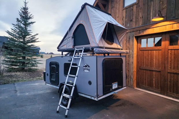2018 Escapade Tow-Behind Camper at No Reserve