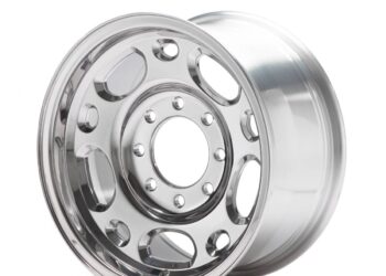 Fab Shop Recreates Excellent GM Truck Wheels From the 2000s, and They’re For Sale