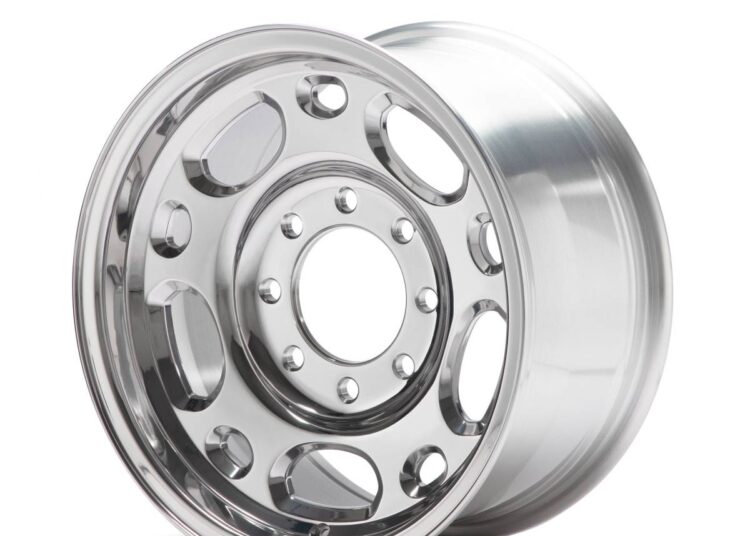 Fab Shop Recreates Excellent GM Truck Wheels From the 2000s, and They’re For Sale
