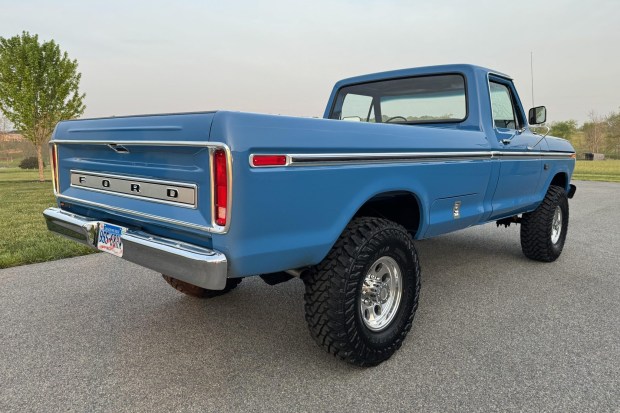 Re-Bodied 1976 Ford F-250 Custom Highboy 4×4