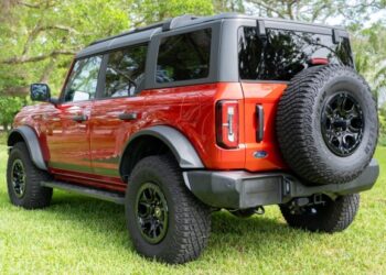 8k-Mile 2023 Ford Bronco Wildtrak V6 4-Door