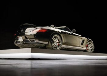 7k-Mile 2012 Mercedes-Benz SLS AMG Roadster