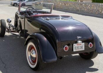 239 Flathead-Powered ’31 Ford Roadster 5-Speed