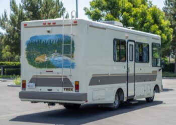 1994 Safari Motorcoach Corporation Safari Trek Pathmaker Edition at No Reserve