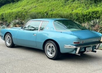 1963 Studebaker Avanti R2 4-Speed