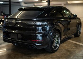 2021 Porsche Cayenne Turbo S E-Hybrid Coupe